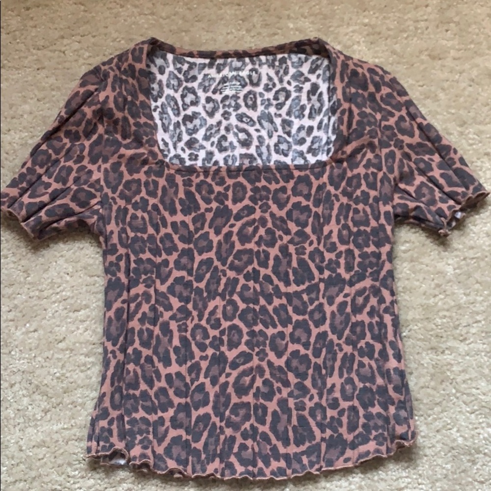 American eagle cropped leopard shirt